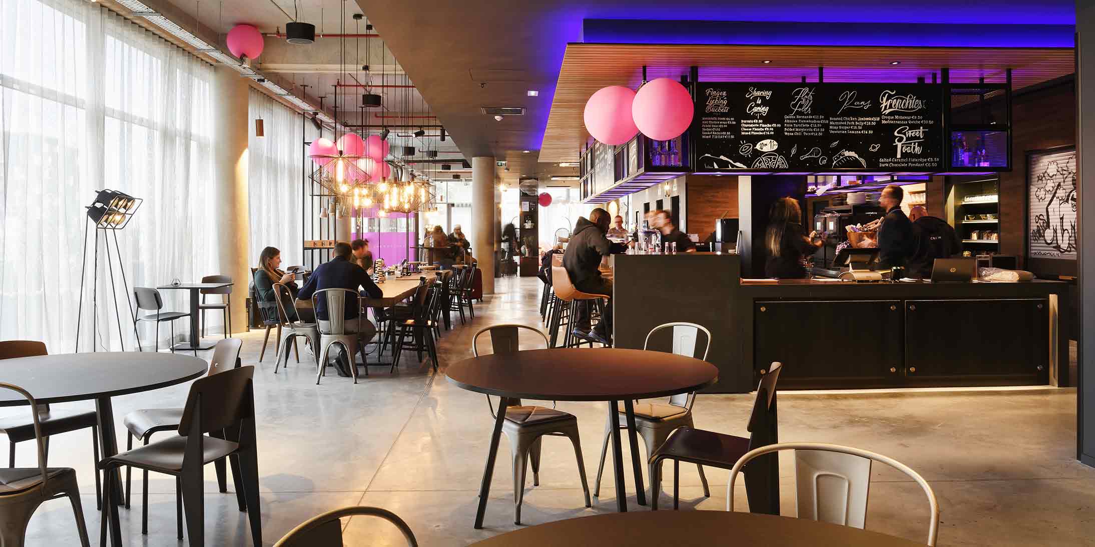 r  alis   Moxy Hotels Roissy Charles Gaulle